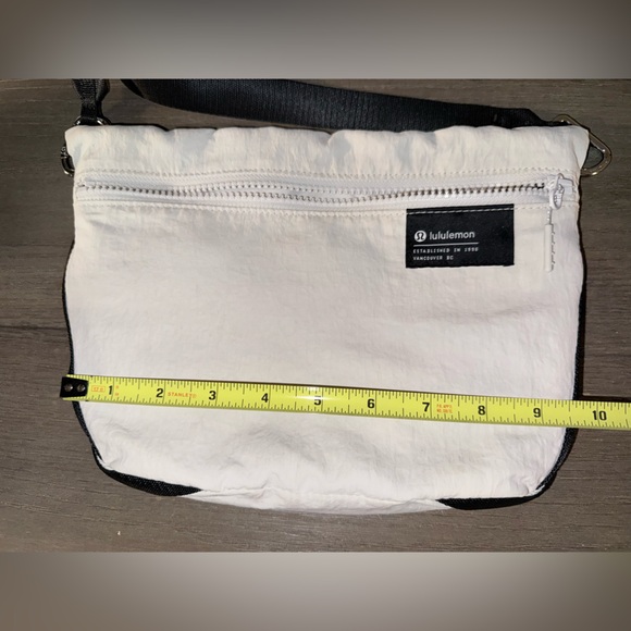 Lululemon clean lines crossbody purse - Picture 16 of 16
